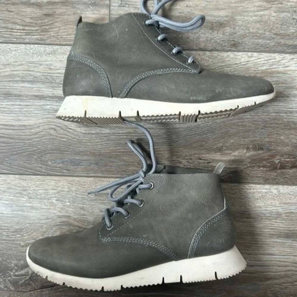 Kodiac booties size 7.5 light olive green/gray lace up supportive ankle boot